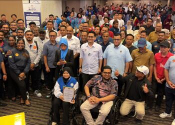 DR. Mohammed Taufiq (berdiri, tengah) ketika merasmikan Program Santuni Pertubuhan Belia (SPB) Peringkat Kebangsaan 2026 dan Majlis Peluncuran Sejati Madani X Belia di Seberang Jaya, Pulau Pinang hari ini.