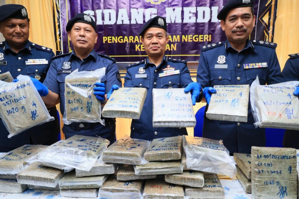 Guna kereta sewa, sorok hampir 59 kg ganja dalam bungkusan pakaian terpakai