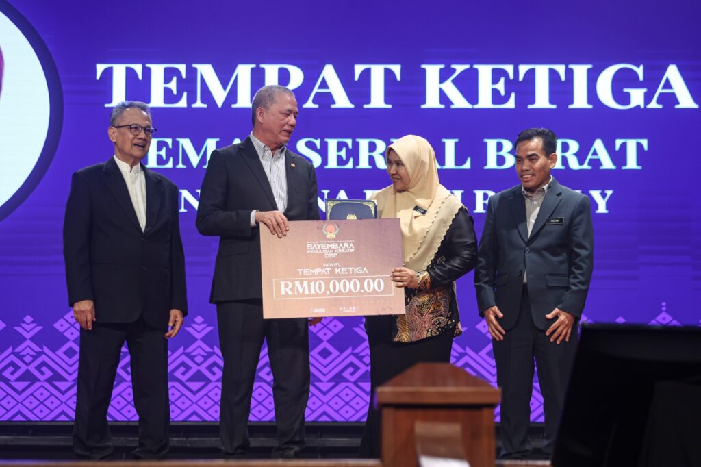 Mengagungkan budaya asing kikis jati diri masyarakat