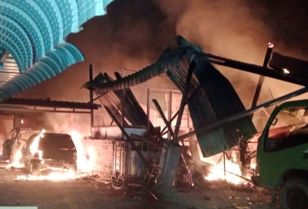 Rugi lebih RM400,000 rumah, enam kenderaan terbakar