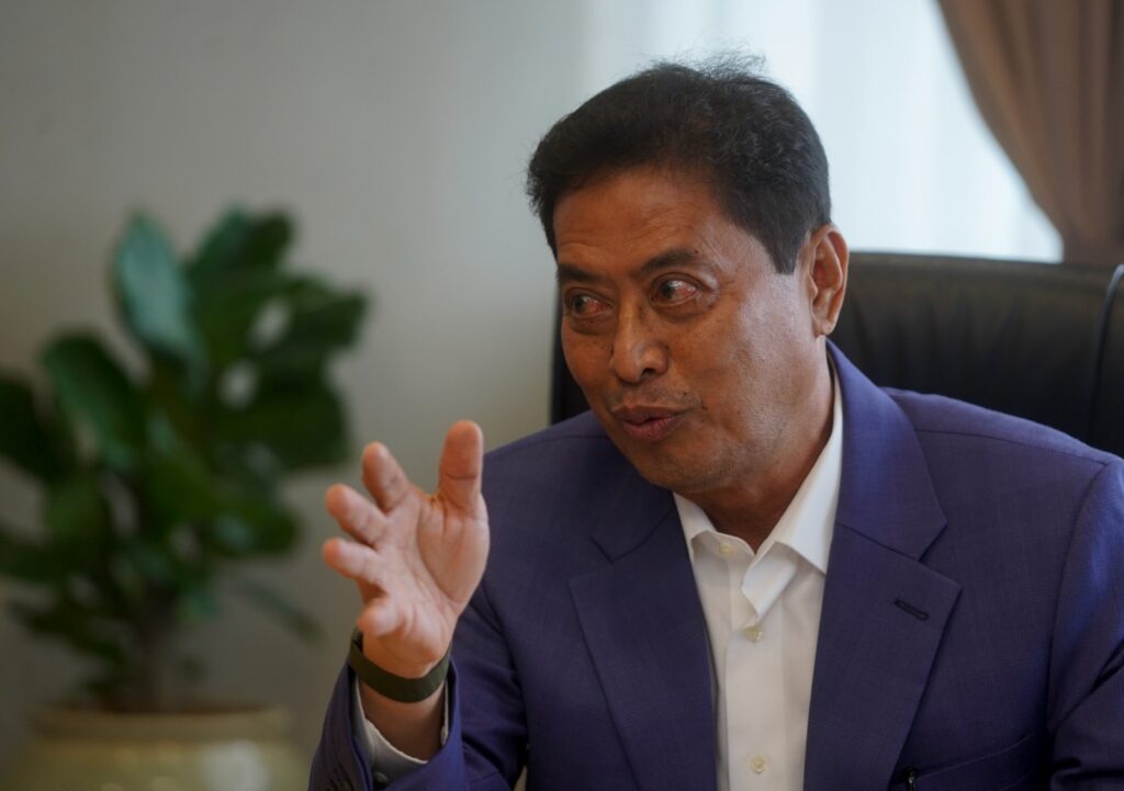 Azam Baki hantar surat tuntutan kepada Bloomberg esok