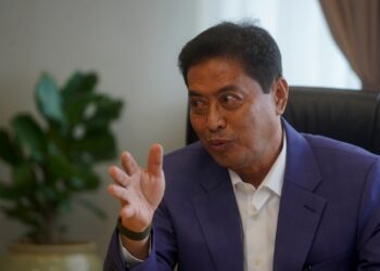 AZAM Baki ketika ditemubual di Ibu Pejabat SPRM Putrajaya di sini, hari ini. -UTUSAN/FAISOL MUSTAFA