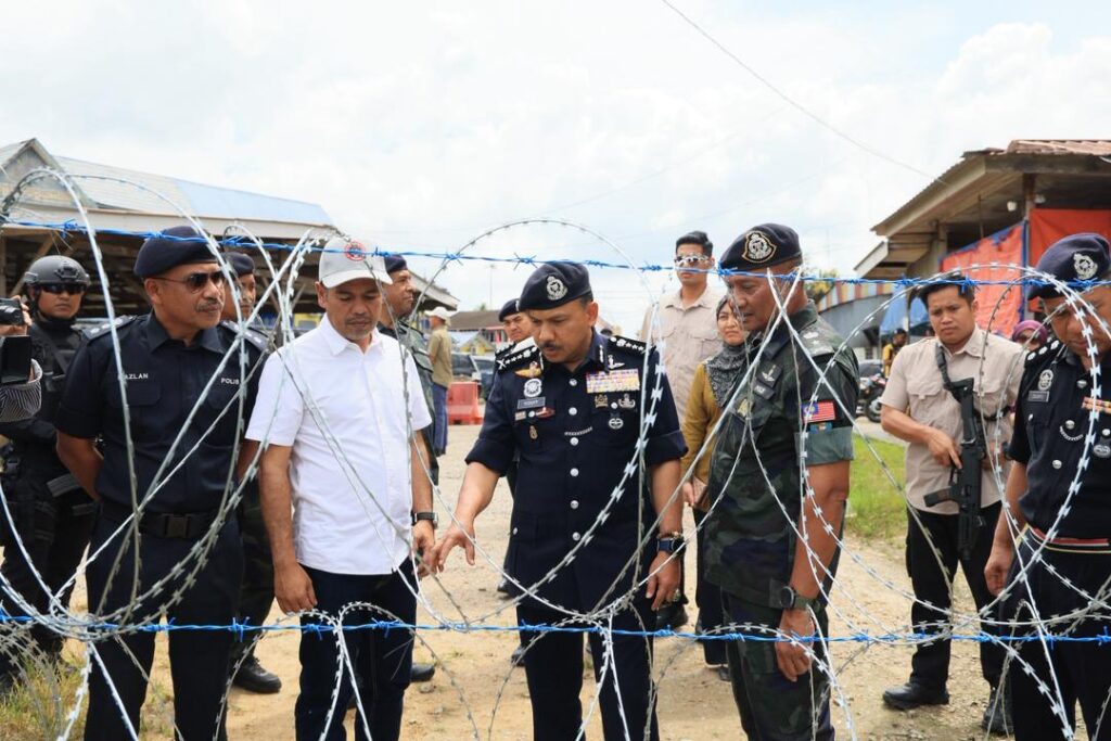 Roboh pangkalan haram, Polis Kelantan pasang pagar kawat berduri