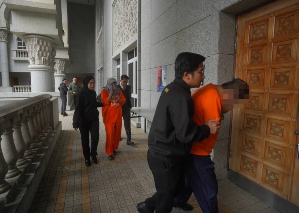 Bekas Setiausaha Politik bekas Ketua Menteri Melaka, isteri direman 5 hari