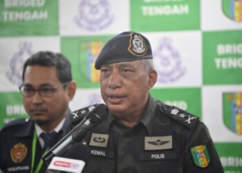 KOMANDER Briged Tengah Pasukan Gerakan Am, Senior Asisten Komisioner Hakemal Hawari ketika sidang akhbar Op Cig- Mega dan Op Delta