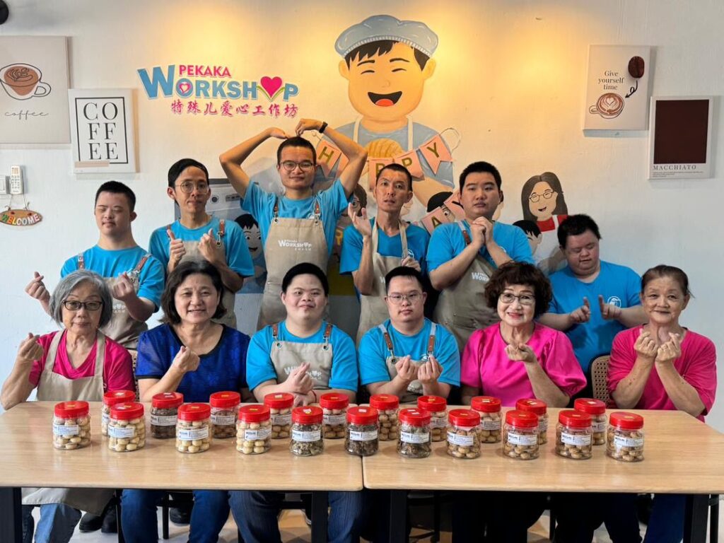 Kuih raya ‘insan istimewa’ hiasi Tahun Baharu Cina