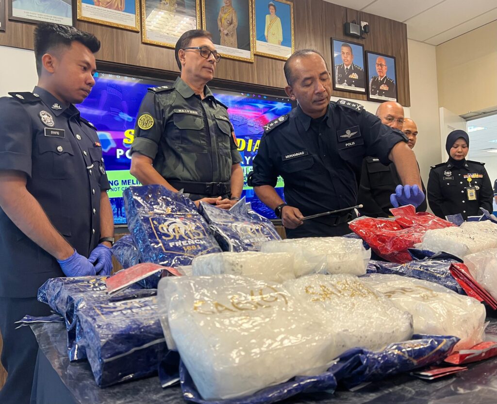 Polis terpaksa lepas tembakan lelaki bawa dadah RM4.9 juta