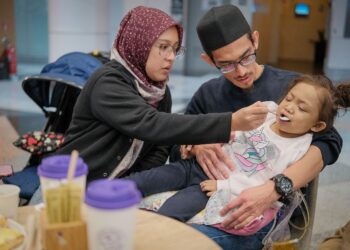 Mohamad Haziq Mohd Rusli ayah kepada Helena Mohamad Haziq ketika ditemui di Balai Ketibaan Lapangan Terbang Antarabangsa Kuala Lumpur Terminal 1 (KLIA T1), di sini hari ini selepas menjalani pembedahan hati di China.-UTUSAN/ FAIZ ALIF ZUBIR