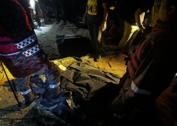 KANAK-KANAK lelaki berusia 11 tahun yang dilaporkan hilang ketika sedang mandi di Pantai Tanjung Buloh, Sedili Kecil, Kota Tinggi petang semalam disahkan mati lemas selepas mayatnya ditemukan pada pukul 10.26 malam.