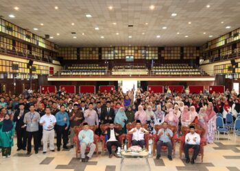 NORMAN Zamri bergambar kenangan bersama penceramah jemputan dan barisan jawatankuasa serta para hadirin semasa Pelancaran Program Ihya Ramadhan PUO  2026 di Ipoh, baru-baru ini.