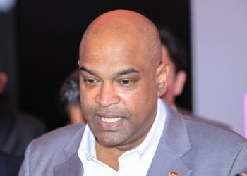 MENTERI Sumber Manusia, Datuk Seri Ramanan Ramakrishnan bercakap pada sidang akhbar selepas Majlis Perasmian MyFuture Jobs Career Exploration Centre: Pusat Kerjaya Imersif Digital di NU Sentral di sini hari ini.