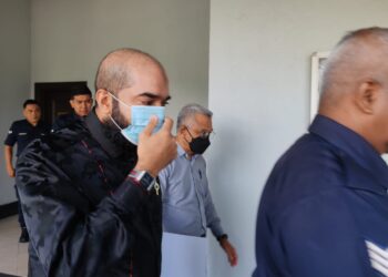 MAHADI Badrul Zaman mengaku tidak bersalah di Mahkamah Sesyen di sini hari ini atas dua pertuduhan berniaga dalam sekuriti tanpa lesen sah.