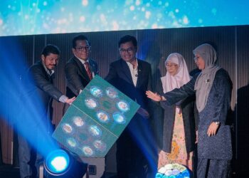 AKMAL Nasrullah Mohd. Nasir ketika merasmikan Banci Ekonomi 2026 di Putrajaya. - UTUSAN/FAIZ ALIF ZUBIR