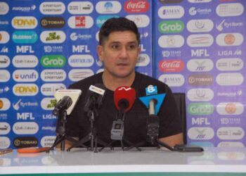 Xisco Munoz mengadakan sidang akhbar selepas tamat perlawanan di Stadium Hang Jebat malam tadi. UTUSAN/AMRAN MULUP