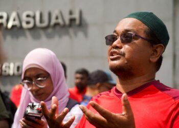 ZAHARUDDIN Muhammad pada himpunan Turun Azam Baki di Ibu Pejabat SPRM, Putrajaya. - UTUSAN/FAISOL MUSTAFA