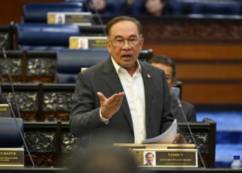 ANWAR Ibrahim ketika sesi Penerangan Khas Parlimen di Dewan Rakyat, hari ini. - JABATAN PENERANGAN MALAYSIA