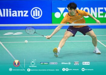 AKSI Perseorangan lelaki negara, Eogene Ewe ketika menentang  Prahdiska Bagas Shujiwo di Kejohanan Badminton Berpasukan Asia di Qingdao, China, hari ini.-IHSAN FB BAM