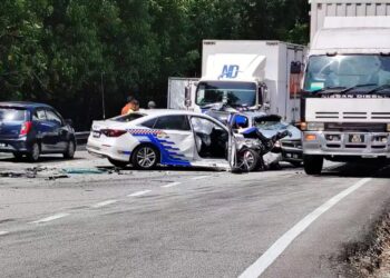 KEADAAN kereta yang terlibat dalam kemalangan di Jalan Ipoh-Lumut dekat Puncak Jelapang di Ipoh.  - GAMBAR MEDIA SOSIAL