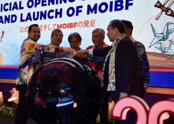 AHMAD Zahid Hamidi (empat kiri) ketika merasmikan Forum Perniagaan Antarabangsa MARA-OISCA 2026 di Langkawi, malam ini.