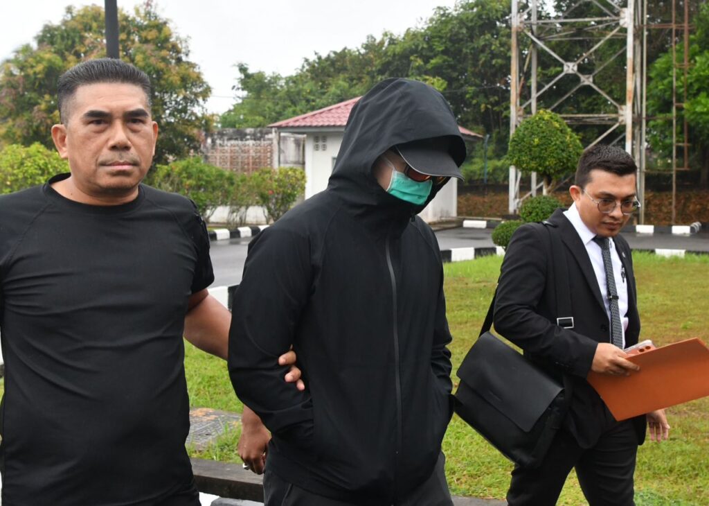 Doktor pelatih tidak mengaku rakam wanita mandi, simpan bahan lucah