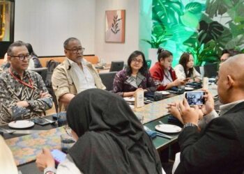 MOHAMMAD Iman Hascarya Kusumo ketika hadir di majlis berbuka puasa bersama pengamal media Malaysia, di sini semalam.