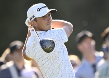 Jacob Bridgeman melakukan pukulan tee dalam Kejohanan Jemputan Genesis di Kelab Riviera, Pacific Palisades, California, kelmarin. - AFP