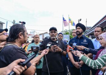 JAWAHAR Ali Taib Khan ketika ditemui pemberita pada pelancaran bantuan Hari Raya Aidilfitri sempena Ramadan di Maahad Tahfiz Al-Madrasathul Faridiyah di sini, hari ini. - UTUSAN/SYAKIR RADIN