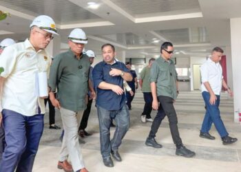 SAIFUDDIN Nasution Ismail mengadakan lawatan kerja ke Pusat Kemudahan Perniagaan KEDA di Alor Setar, Kedah, semalam.