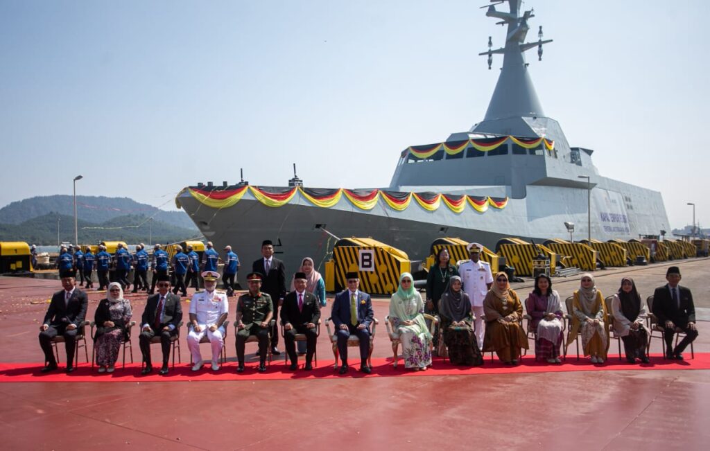 Kapal tempur Sharif Mashor dilancar