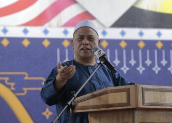 SAARANI Mohamad berucap pada Majlis Berbuka Puasa Bersama Penjawat Awam di Laman Seri Ridzuan di Ipoh hari ini.