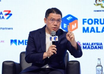 NGA Kor Ming berucap ketika sesi dialog Reformasi Perumahan: Meningkatkan Kualiti Kehidupan, Pemilikan dan Kecekapan Kawal Selia pada Forum Ekonomi Malaysia (FEM) 2026 di Pusat Konvensyen Kuala Lumpur (KLCC) hari ini. - UTUSAN/FARIZ RUSADIO