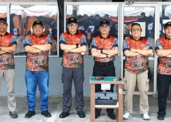 AZAM Baki (tiga dari kanan) menyertai Kejohanan Menembak SPRM Tahun 2026 di Lapang Sasar, Maktab Penjara Malaysia, Kajang, hari ini.