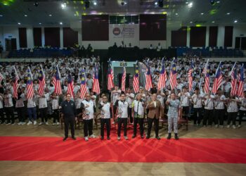 MOHAMMED Taufiq Johari (tengah) pada Majlis Perasmian Kem Fasa 1 Temasya Sukan SEA Malaysia 2027 di UPSI Kampus Sultan Azlan Shah di Tanjung Malim hari ini.