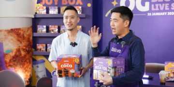 BRYAN Loo (kiri) dan Pinn Yang (kanan) ketika kempen e-baucar ‘OG Big Bang Livestream’ 12 jam secara langsung di TikTok Shop.