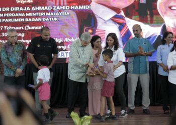 AHMAD Zahid Hamidi pada Majlis Penyampaian Bantuan Pendidikan Komuniti India Parlimen Bagan Datuk  2026 di Simpang Empat di Bagan Datuk hari ini.