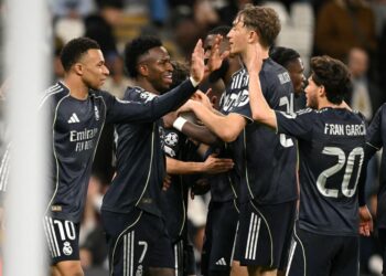 PEMAIN Real Madrid meraikan kejayaan mereka menumpaskan Manchester City di pusingan 16 Liga Juara-Juara Eropah.-AFP