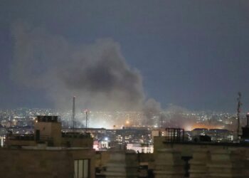 KEPULAN asap tebal kelihatan naik dari lokasi serangan di Teheran susulan serangan yang dilancarkan oleh Israel dan Amerika Syarikat ke atas Iran sejak 28 Februari yang mencetuskan peperangan kini merebak ke seluruh Asia Barat.-AFP