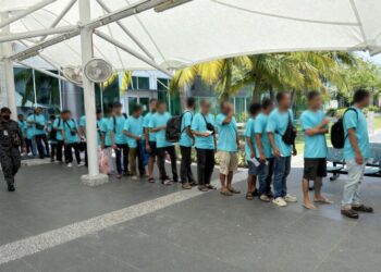 SEBAHAGIAN 267 warganegara Indonesia yang dihantar pulang oleh KJRI Johor Bahru pada Jumaat dan Sabtu.