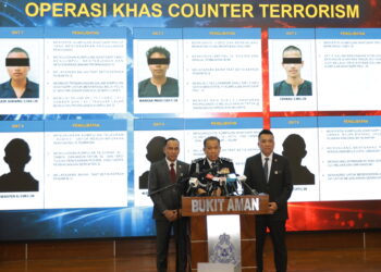 MOHD. Khalid Ismail pada sidang akhbar di Ibu Pejabat Polis Bukit Aman, Kuala Lumpur hari ini.