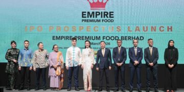 NICOLE Lim (enam dari kiri) pada majlis pelancaran prospektus Empire Premium Food untuk penyenaraian di Pasaran Utama Bursa Malaysia.