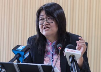 LIM Siew Khim pada sidang akhbar berhubung pemberian insentif bagi pengusaha taska, tadika dan pusat jagaan (TTPJ) di George Town, Pulau Pinang hari ini.-UTUSAN/DANIAL SAAD