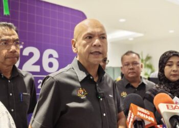 ARMIZAN Mohd Ali dalam sidang akhbar sempena Hari Pengguna Kebangsaan (HPK) 2026 di pusat beli-belah Suria Sabah, hari ini.