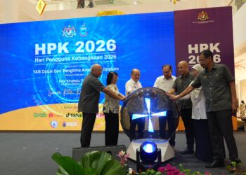 ANWAR Ibrahim melakukan gimik perasmian bagi Majlis Perasmian Hari PenggunaKebangsaan (HPK) 2026 di Kota Kinabalu, Sabah hari ini