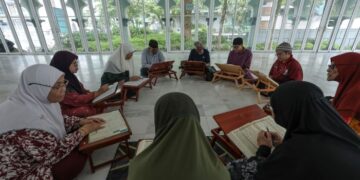 MENGHIDUPKAN kembali tradisi intelektual Islam menjadi keperluan mendesak demi masa hadapan umat dan negara.