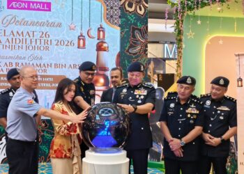 AB. RAHAMAN Arsad (tengah) merasmikan Majlis Pelancaran Op Selamat 26 Hari Raya Aidilfitri 2026 Kontinjen Johor di Johor Bahru, Johor hari ini.