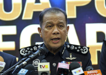 MOHD. Khalid Ismail pada sidang akhbar di Bukit Aman, Kuala Lumpur hari ini.-UTUSAN//AMIR KHALID