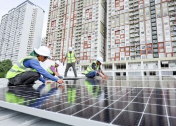 KERAJAAN perlu memantau rapi perkembangan geopolitik dunia kerana ketidaktentuan global boleh memberi kesan langsung ke atas ekonomi dan pasaran buruh tempatan.