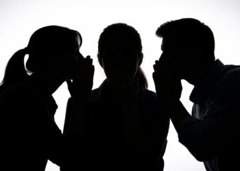 TINDAKAN berkongsi cerita, khususnya kepada pihak luar, boleh diibaratkan seperti membuka pekung di dada.