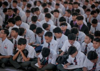 SEKOLAH perlu memastikan pelajar merasa selamat secara fizikal dan psikologi, membina budaya yang menolak buli sejak awal.