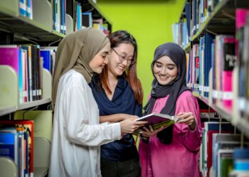 ANTARA persoalan utama yang sering dibangkitkan ialah sama ada penggunaan teknologi AI menggalakkan plagiarisme atau peniruan dan sekali gus mengurangkan usaha intelektual pelajar.